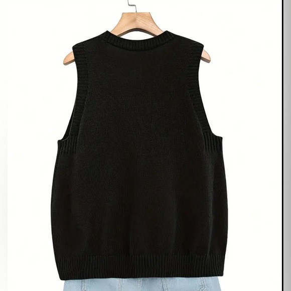 V Neck Knit Vest w Front Pockets purchased New Here Never Worn - Picture 2 of 3